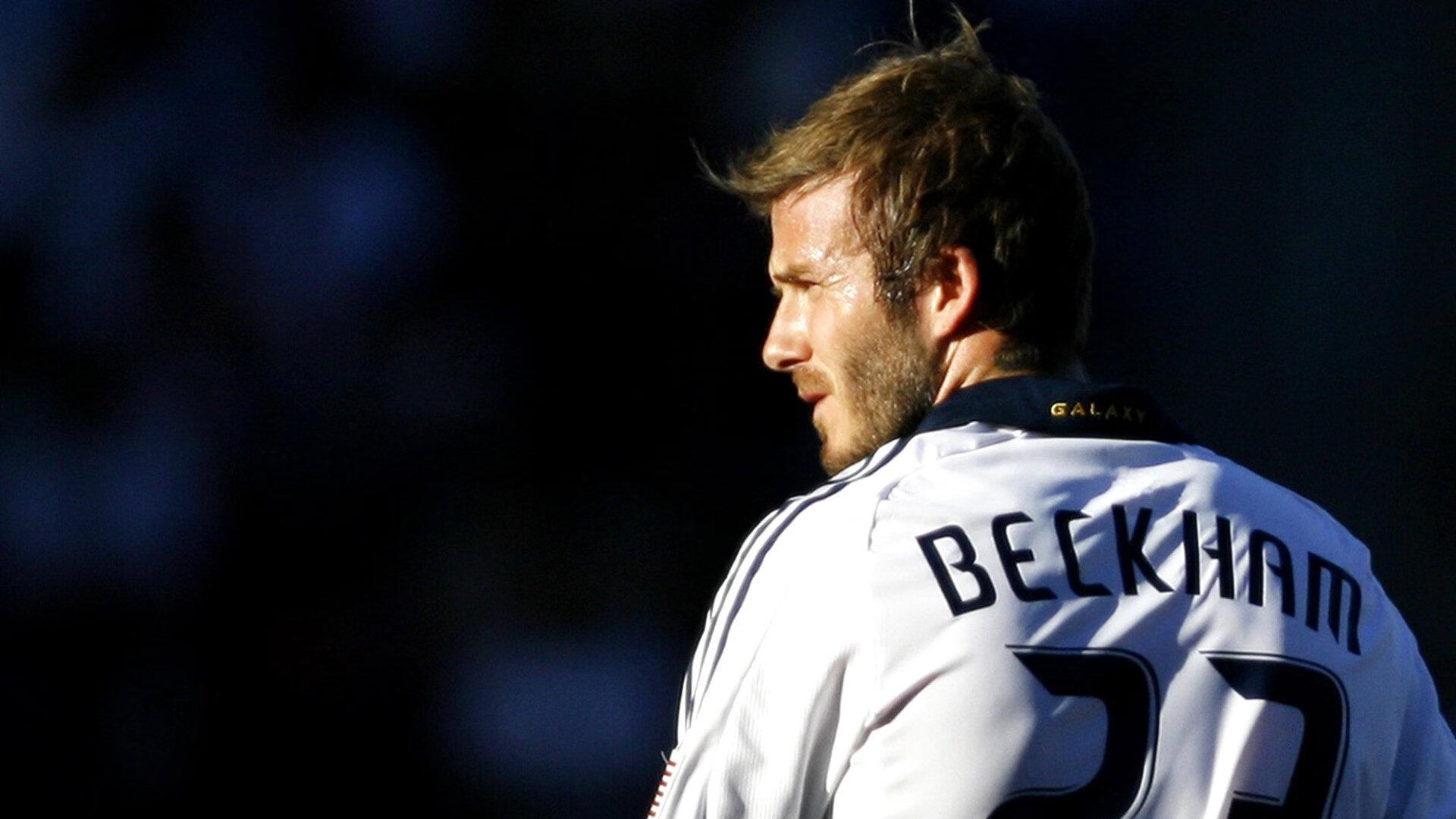 梅西第八次捧起金球奖 刷新历史纪录再创足坛传奇