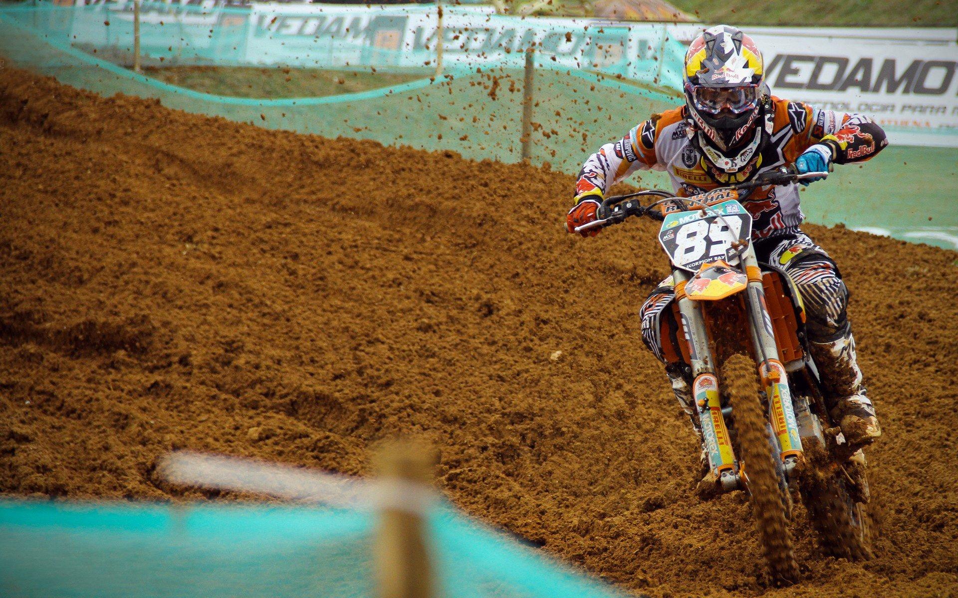 西甲联赛激战正酣,皇马巴萨上演巅峰对决